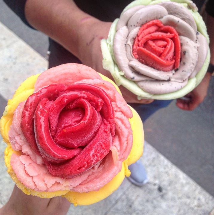 Delightful Rose-Shaped Scoops of Gelato ...