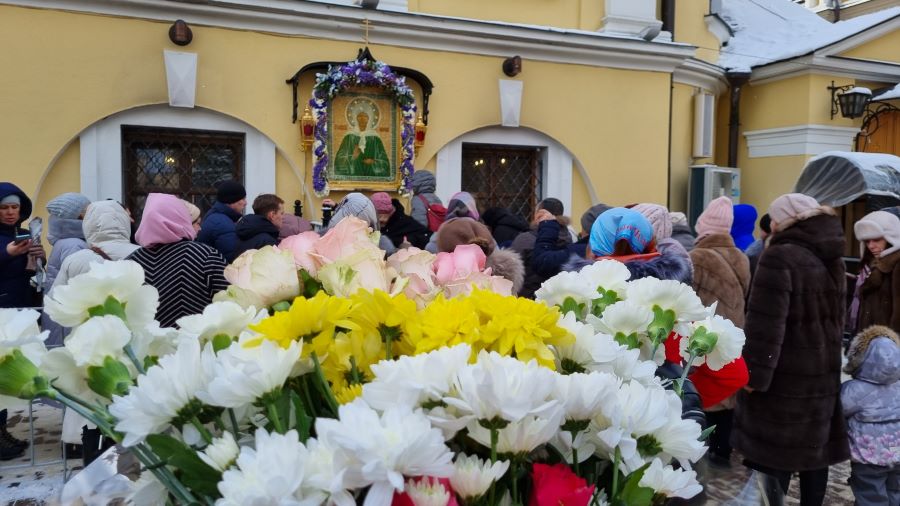 Могила Матроны Московской на Даниловском кладбище, где ...