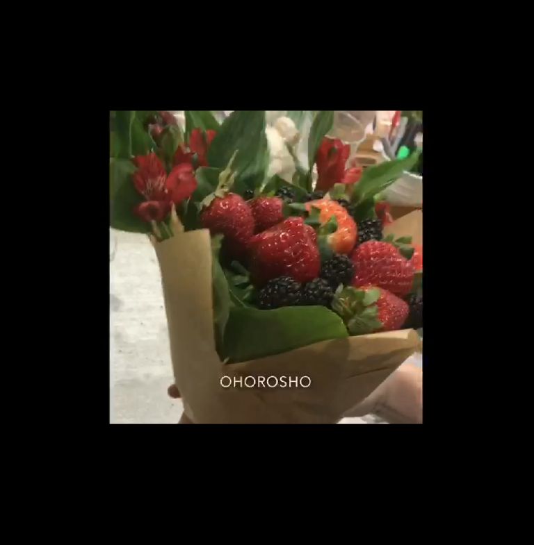 Look at the idea of ​​a Summer Bouquet of strawberries and ...