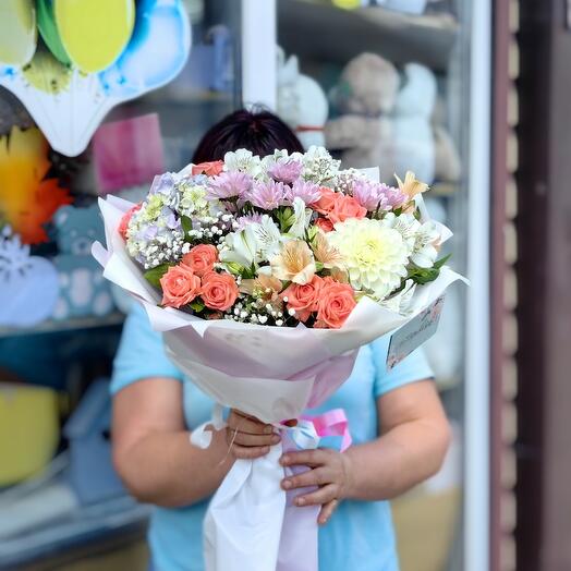 Букет из белых хризантем и розовых кустовых роз - Доставка ...