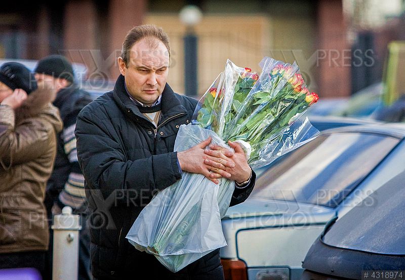 Амариллис в букете купить в Москве с бесплатной доставкой ...