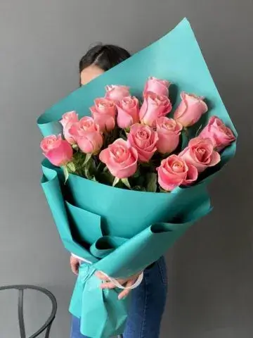 Букет 25 розовых роз в шляпной розовой коробке - Luxury Roses Спб